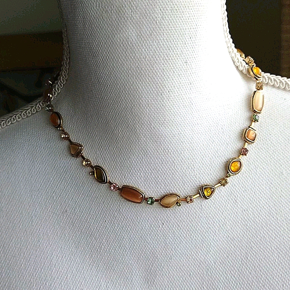 Collar necklace